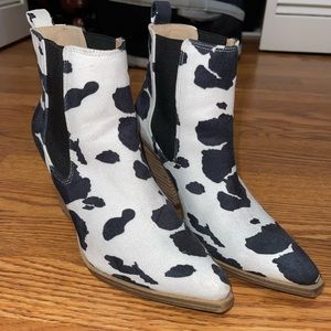 Cow print heeled booties!